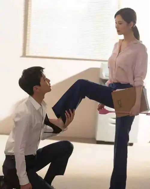 BDSM入圈的第一步:你准备好迎接女王的鞭打了吗? 一