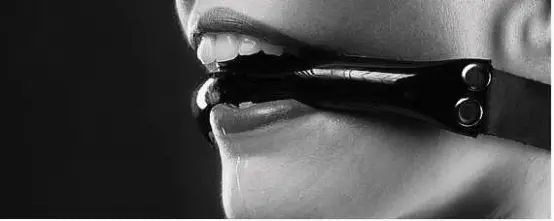 “圣水”揭秘：这是什么？它在BDSM中的独特意义是什么？ 一