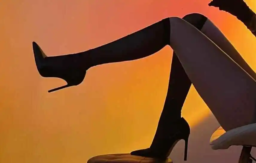 女王游戏:你准备好在她的主宰下探索未知的边界了吗? 一