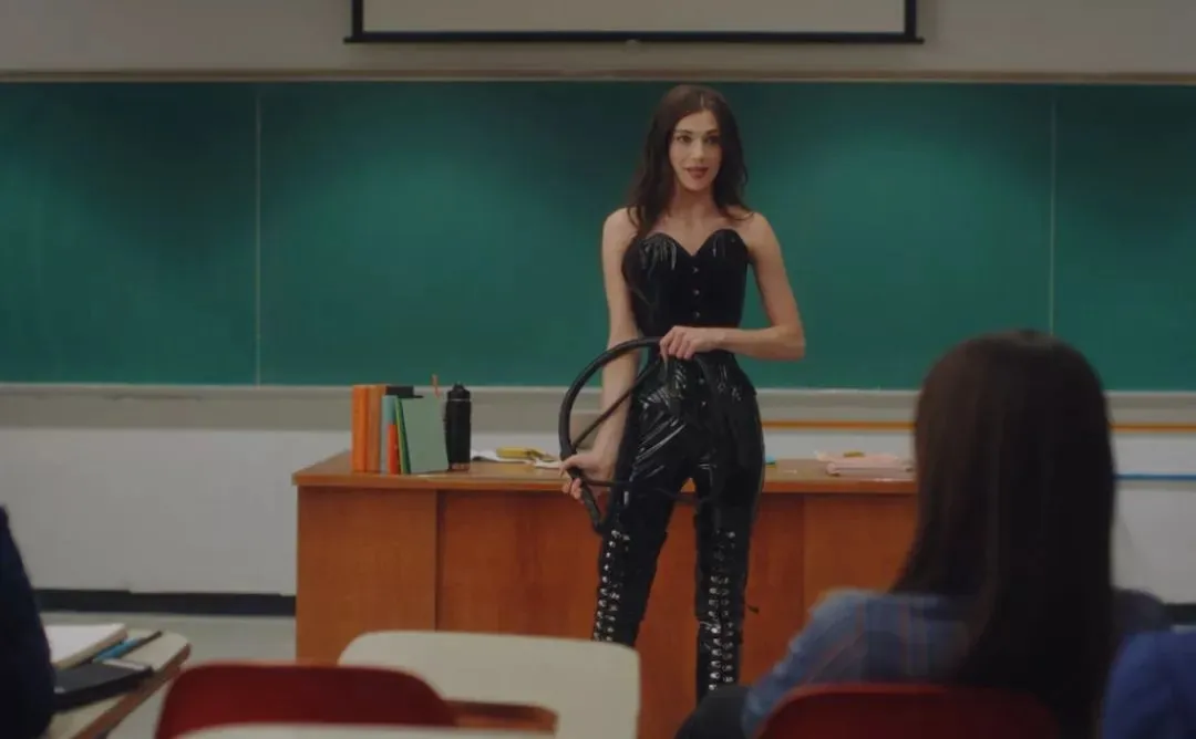 原来我身边的她竟然有brat属性！ 一